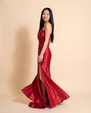 Robe Une Bretelle Avec Fente Rouge