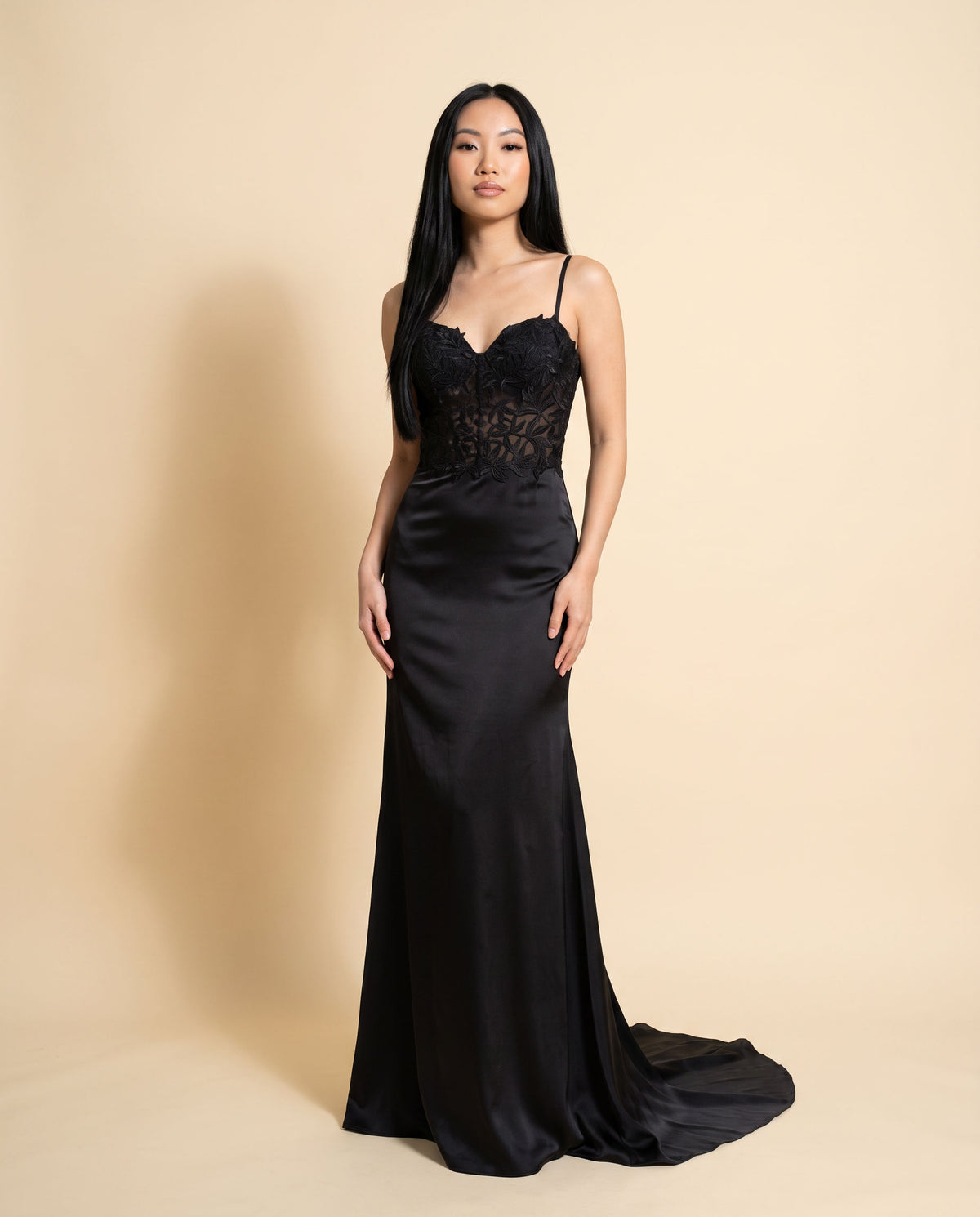 Robe En Satin Noire