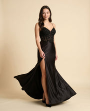 Robe Ajustée Décolletée Noire