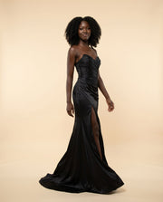 Robe En satin Noire