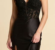 Robe Ajustée Décolletée Noire