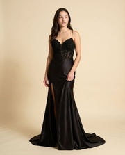 Robe Ajustée Décolletée Noire