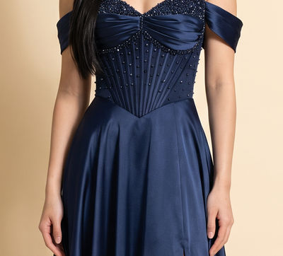 Robe Satinée Et Corset Marine