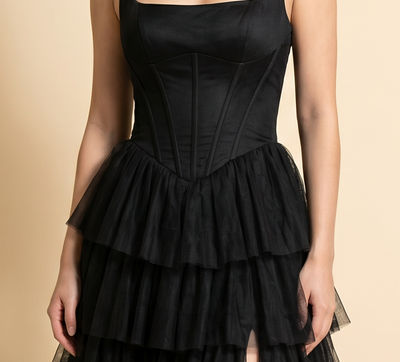 Robe à étages noire