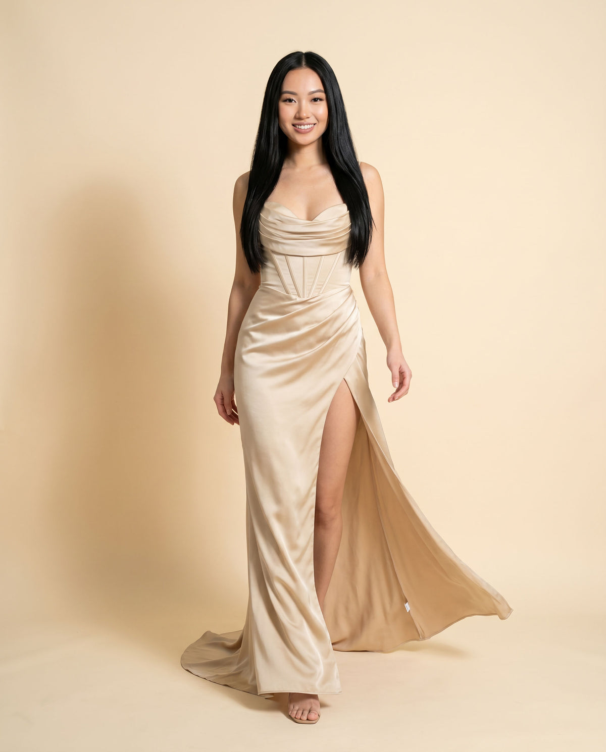 Robe En Satin Avec Dos Lacé Champagne