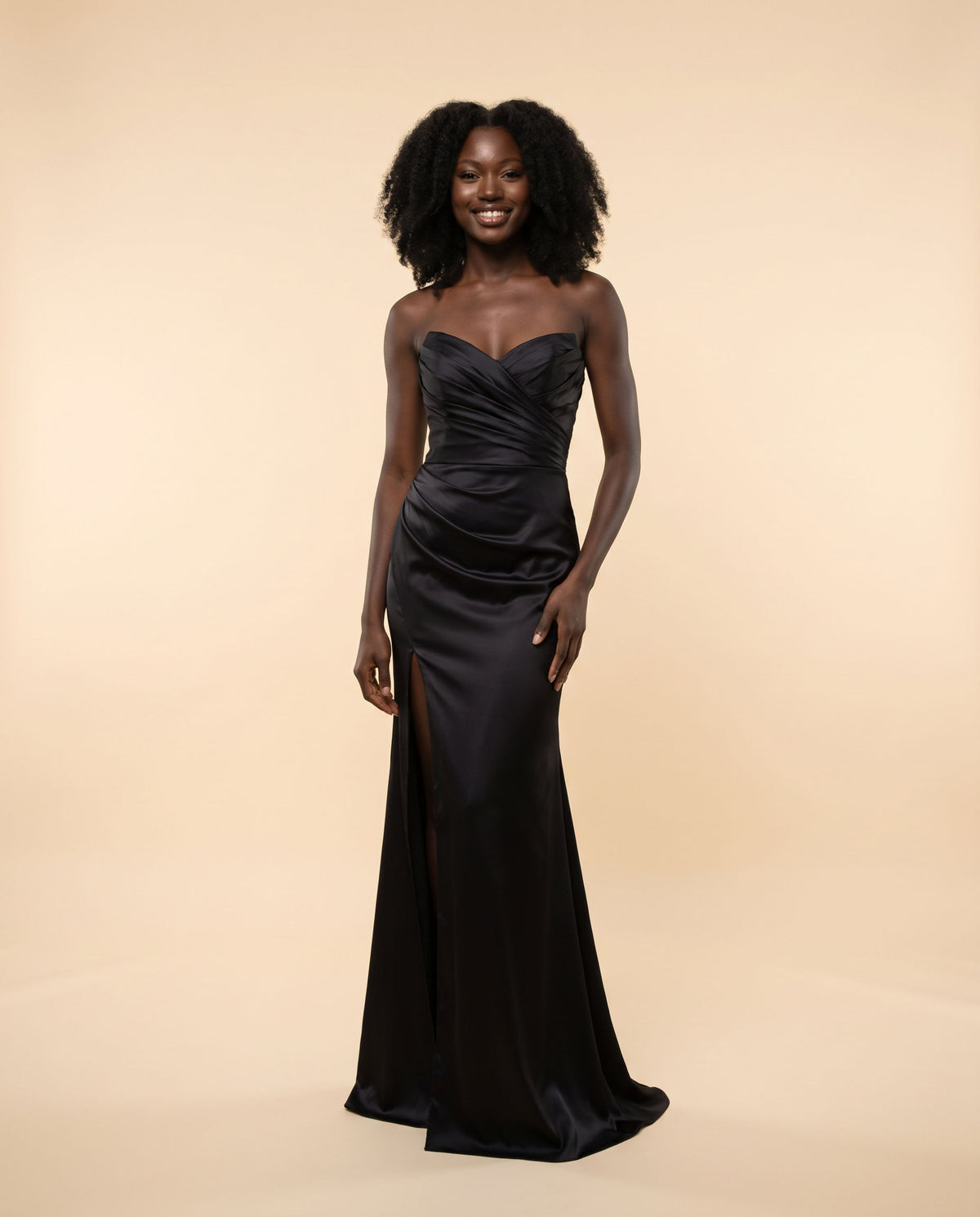 Robe En satin Noire