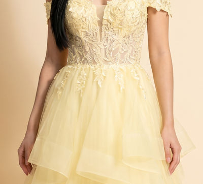 Robe Avec Tulle À Étage Jaune Pâle