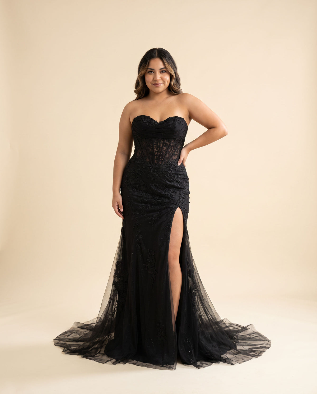 Robe Corset Brodée Et Fente Noire