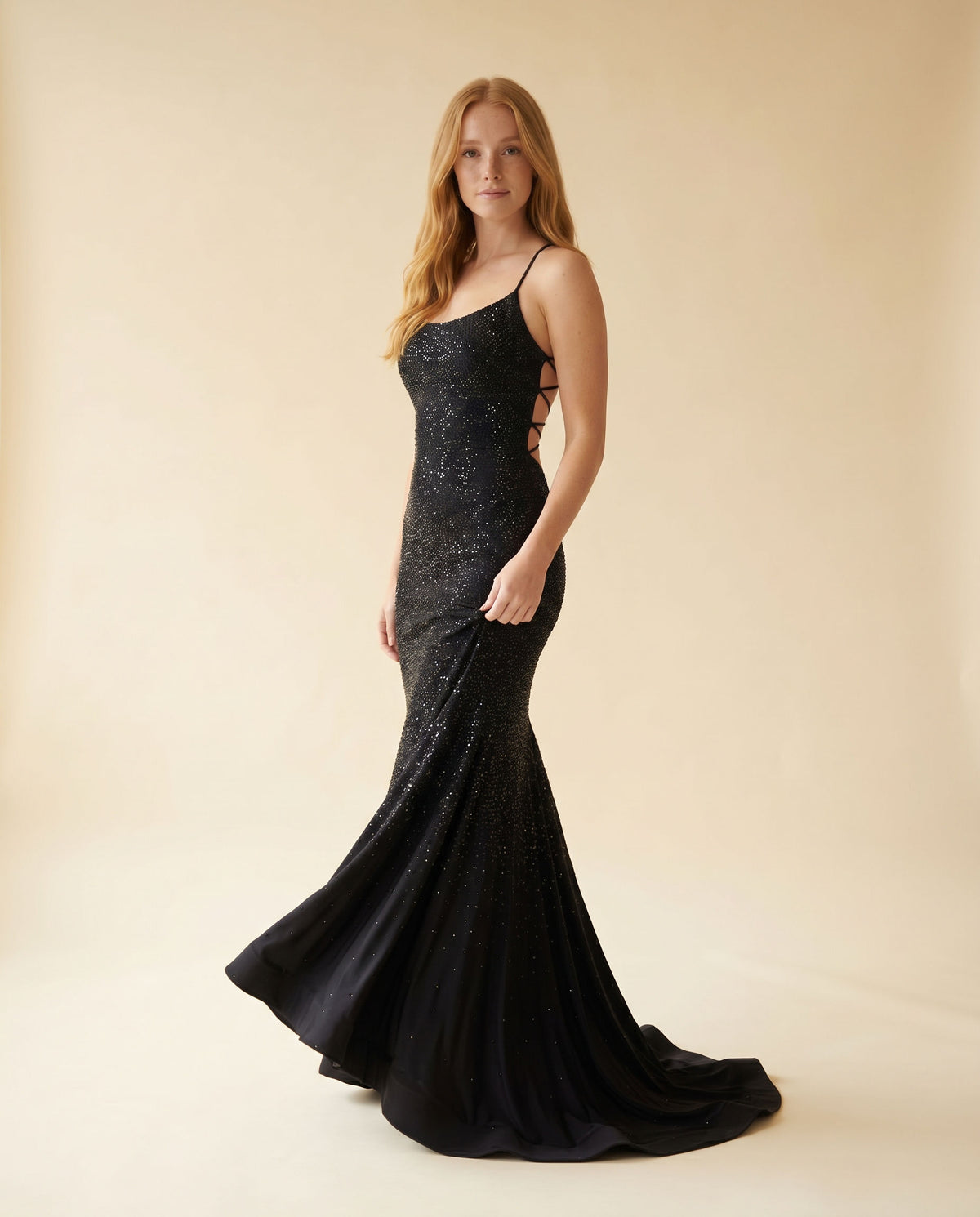 Robe Brillante Décolleté Noire