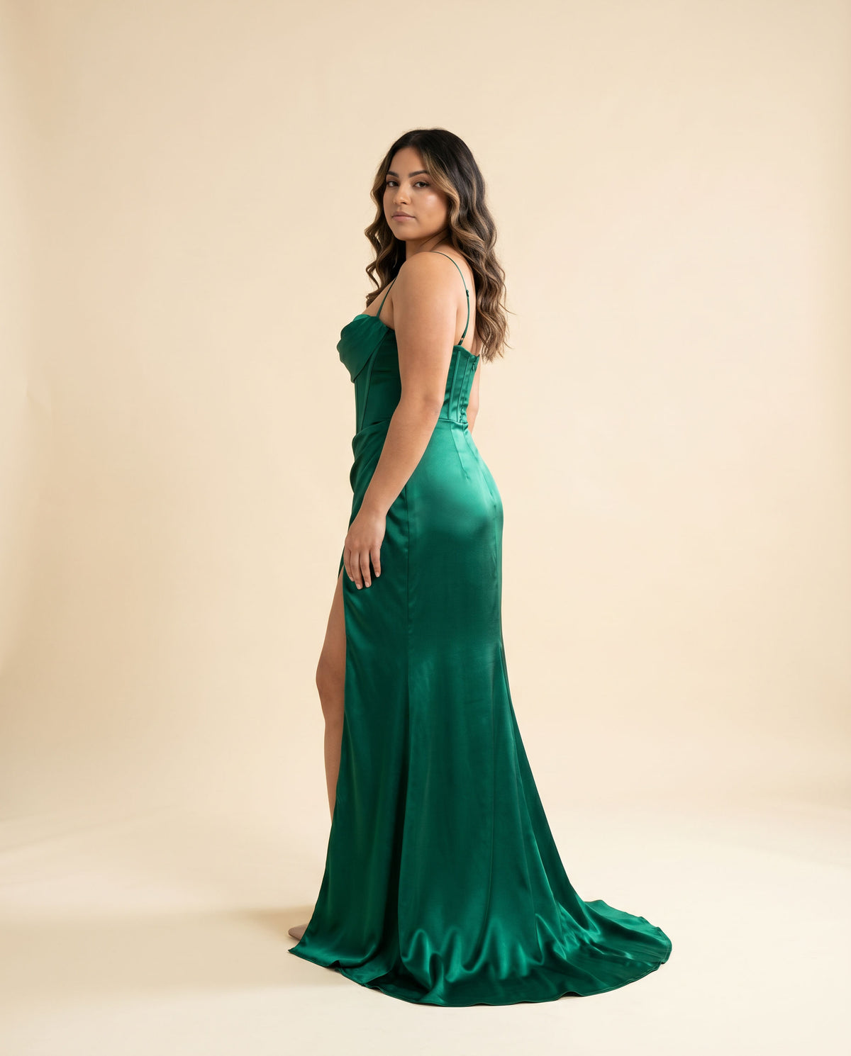 Robe En Satin Avec Dos Lacé Émeraude