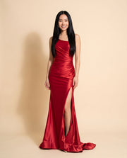 Robe Une Bretelle Avec Fente Rouge