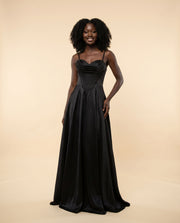 Robe Fluide En Satin Noire