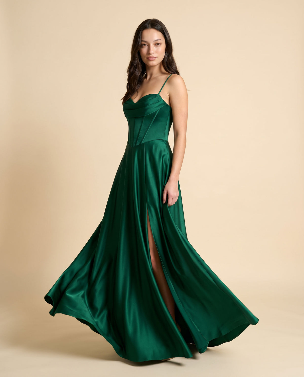 Robe Fluide En Satin Émeraude