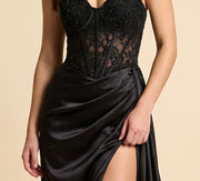 Robe Corset Ajusté Et Fente Noire