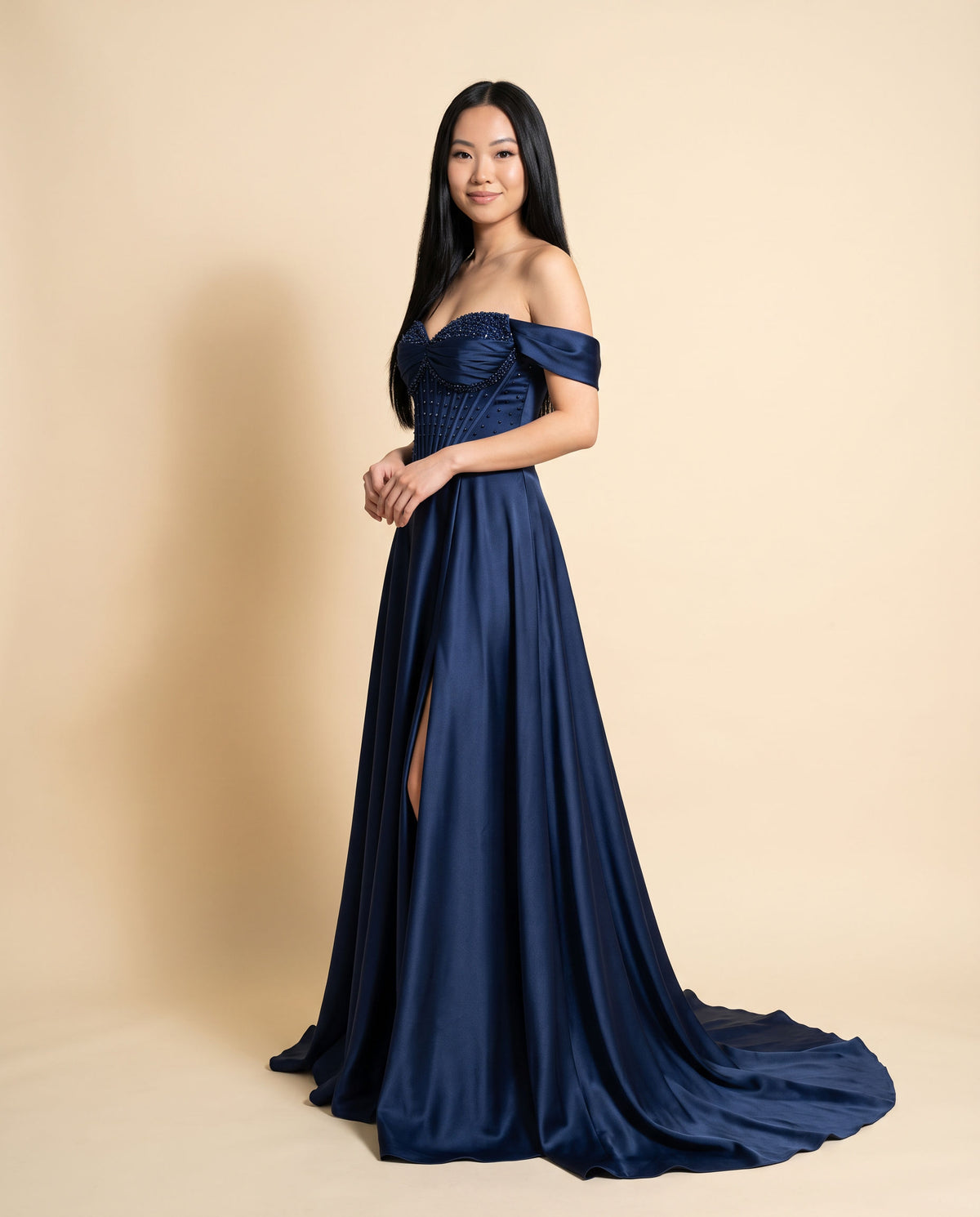 Robe Satinée Et Corset Marine