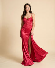 Robe Corset Et Fente Rouge