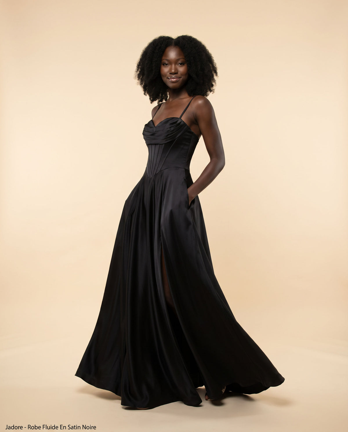 Robe Fluide En Satin Noire