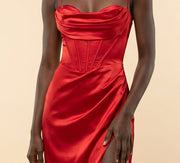 Corset Avec Fente Rouge