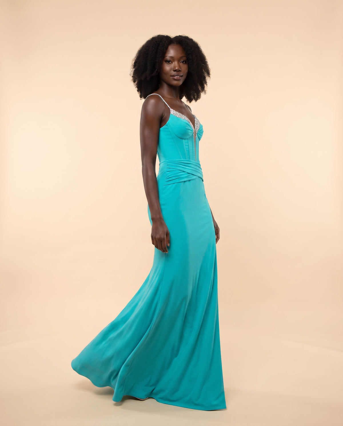 Robe Ajustée Avec Pierres Turquoise