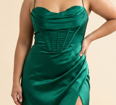 Robe En Satin Avec Dos Lacé Émeraude