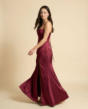 Robe En Satin Avec Dos Lacé Bourgogne