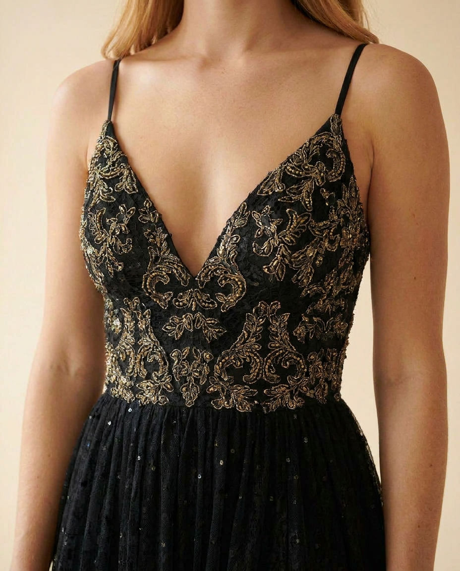 Robe Noire et Or en Tulle