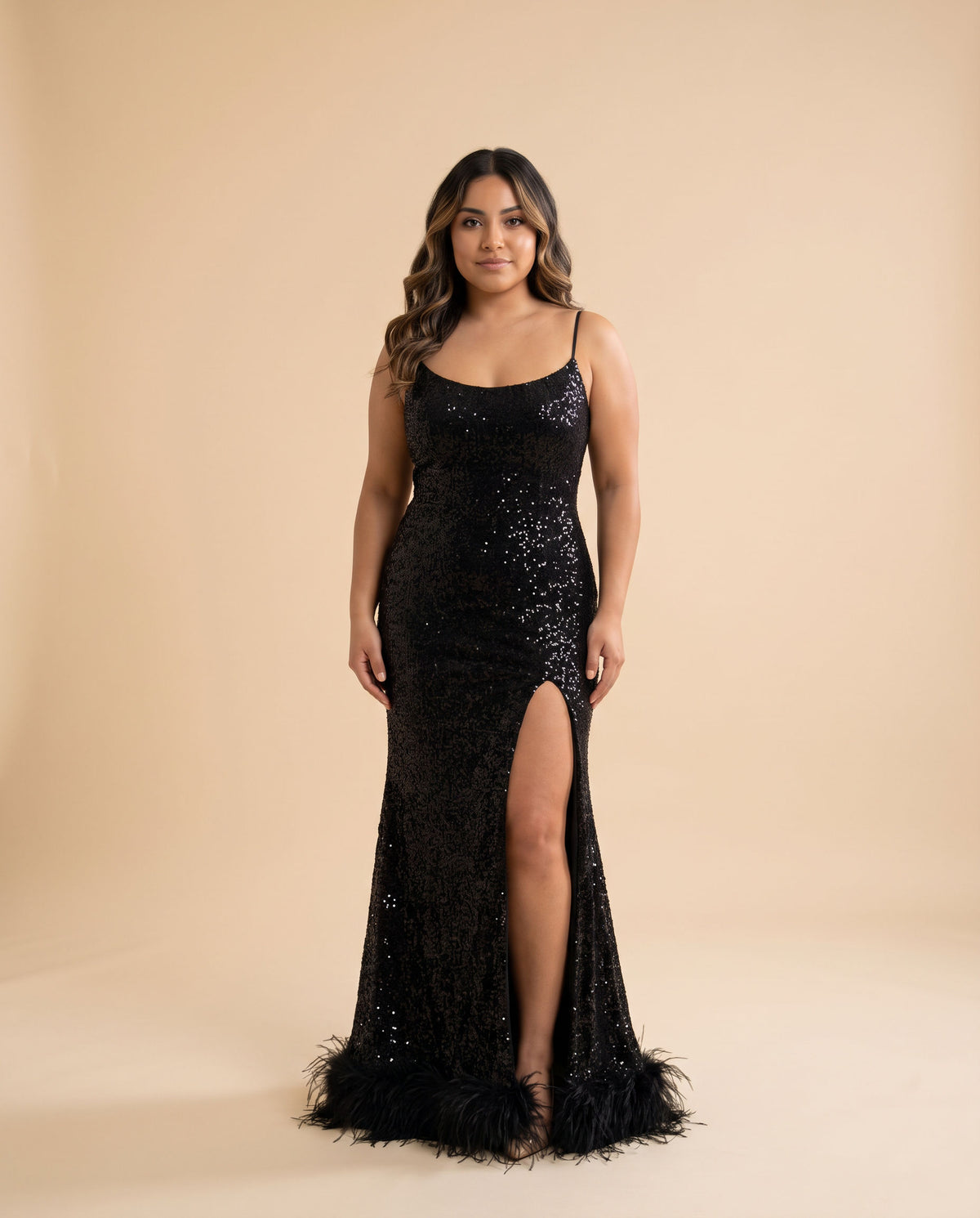 Robe À Paillette Avec Plumes D'autruche Noire