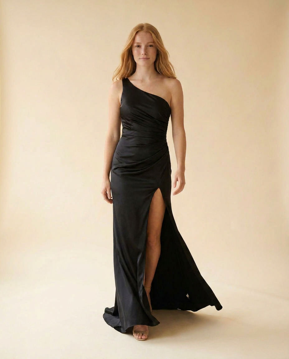 Robe Noire Asymétrique