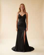 Robe Ajustée Avec Dos Lacé Noire